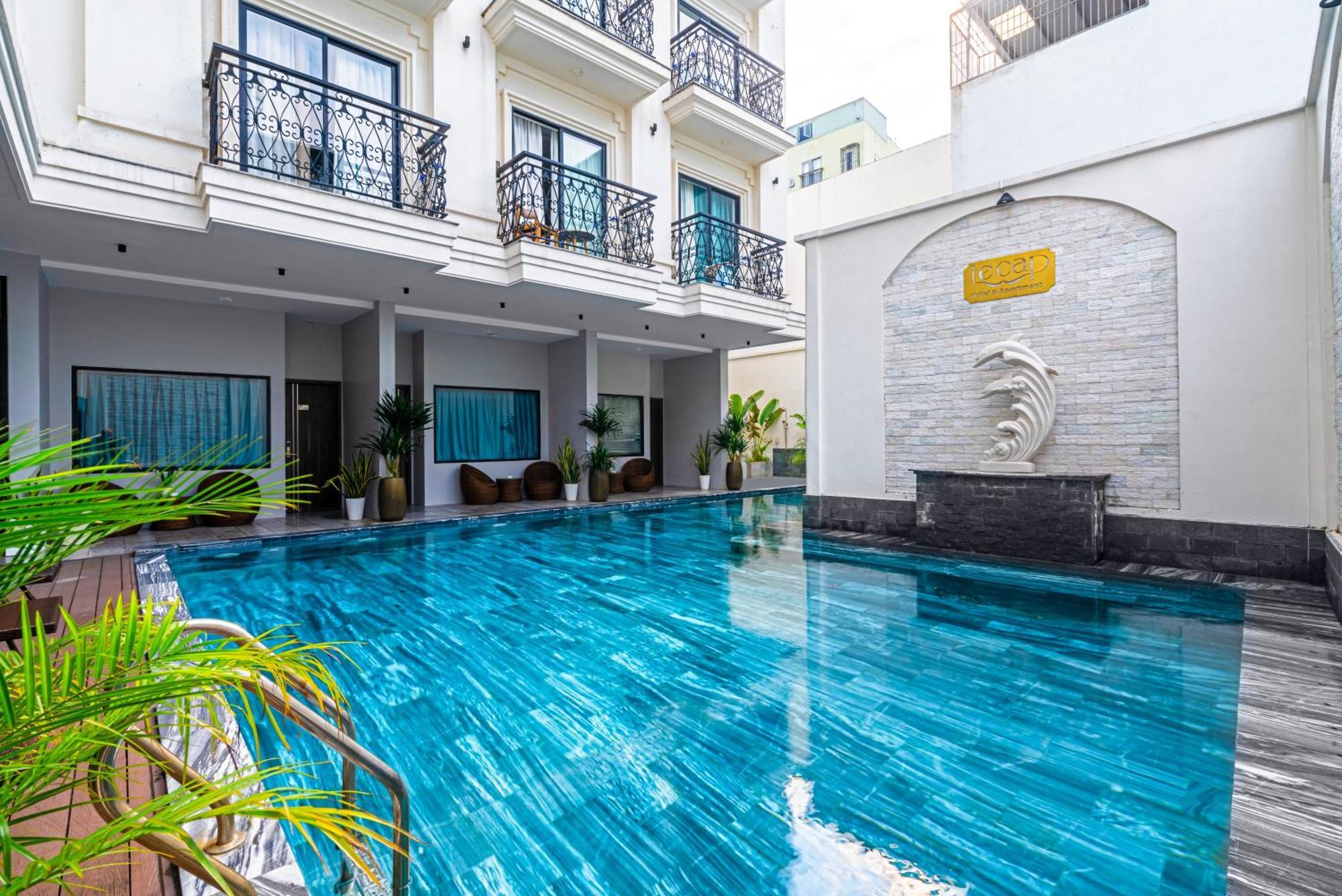 Khách sạn hẻo lánh Le Cap & *